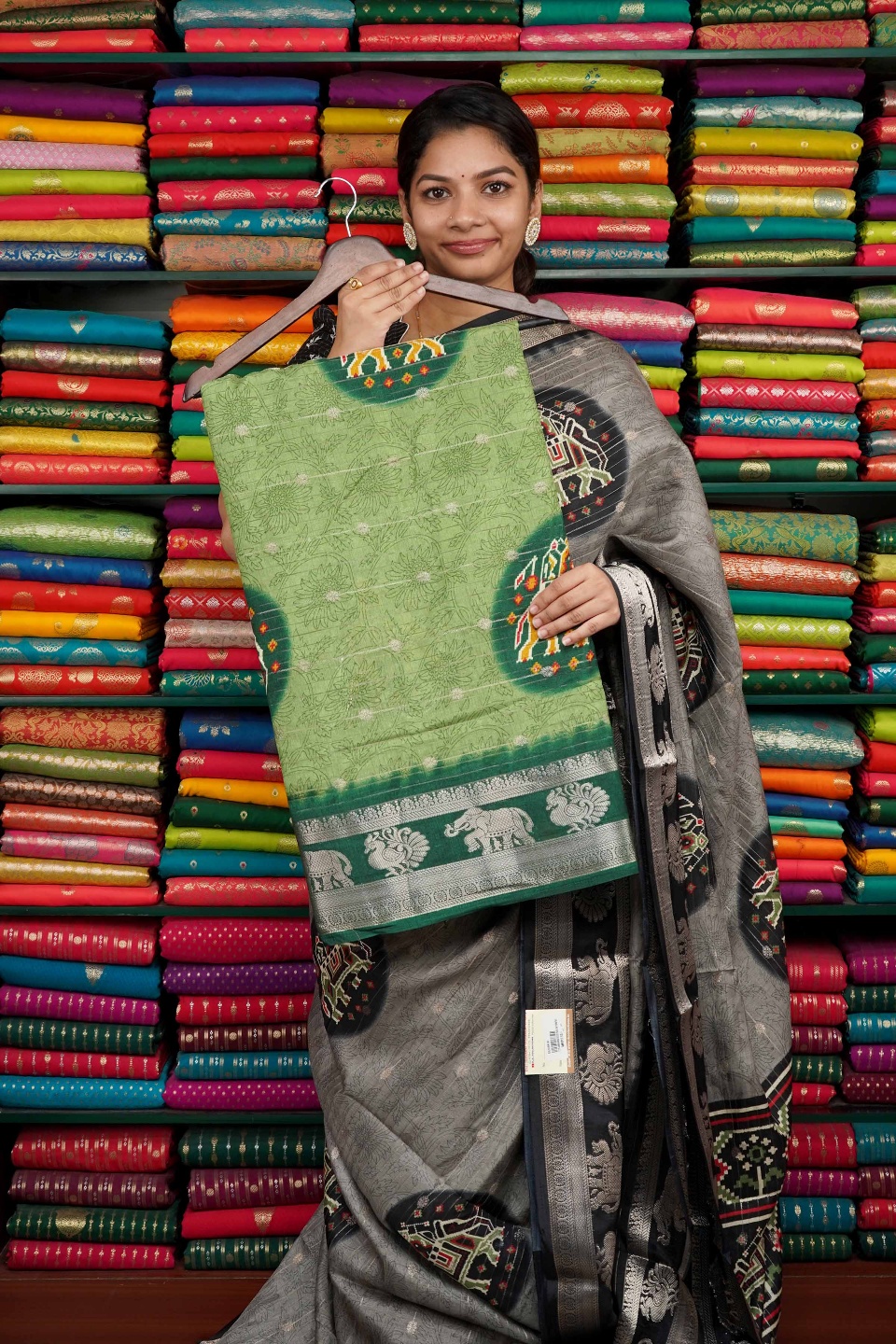 Soft Jute Silk Ikkath Elephant Print LeafGreen And Dark Green Saree