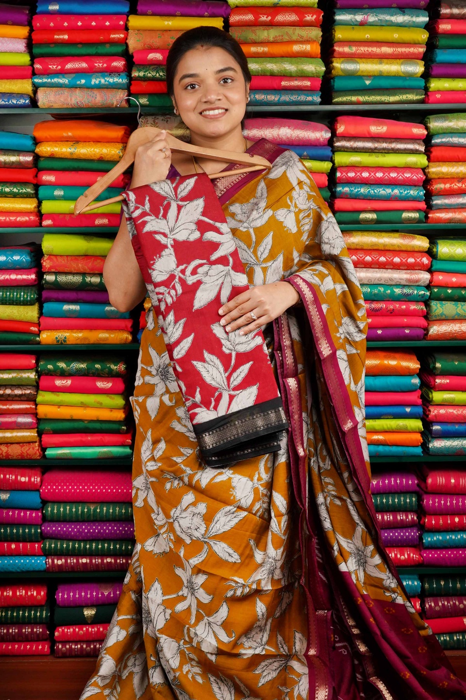 Maheswari Silk Kalamkari Print Red And Black Saree