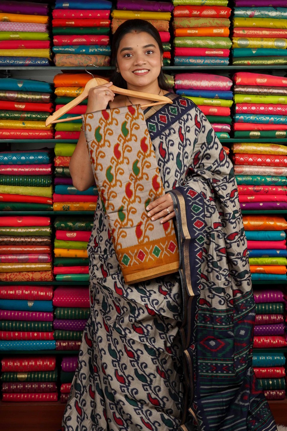 Maheswari Silk Ikkath Design Cream And Musturd Saree