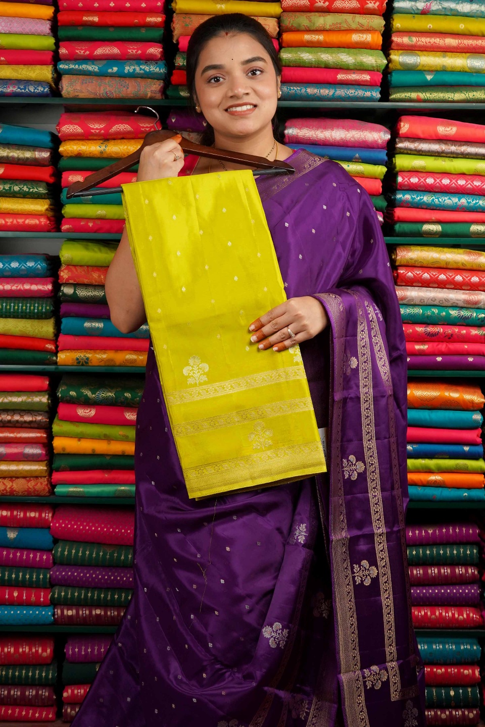 Matka Crepe Gap Border Leaf Green And Navy Blue Saree