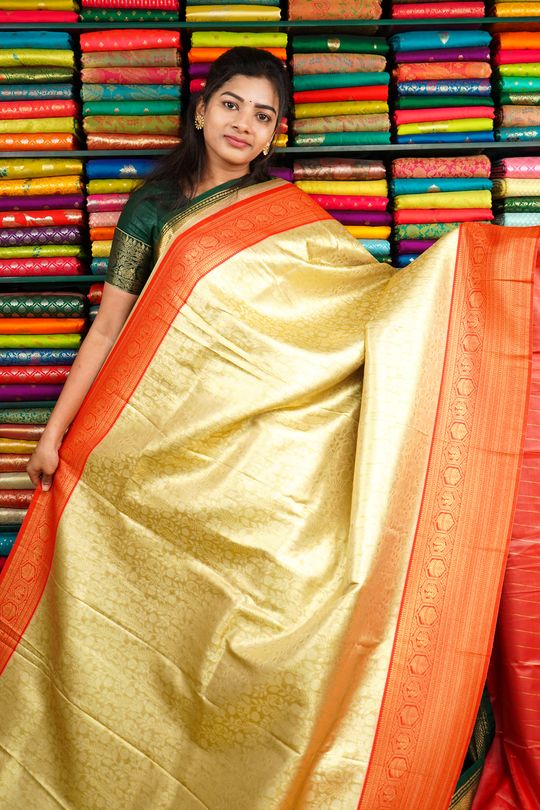 Chilli red Kanchipuram silk saree in... - Kanchi Pattu Sarees | Facebook