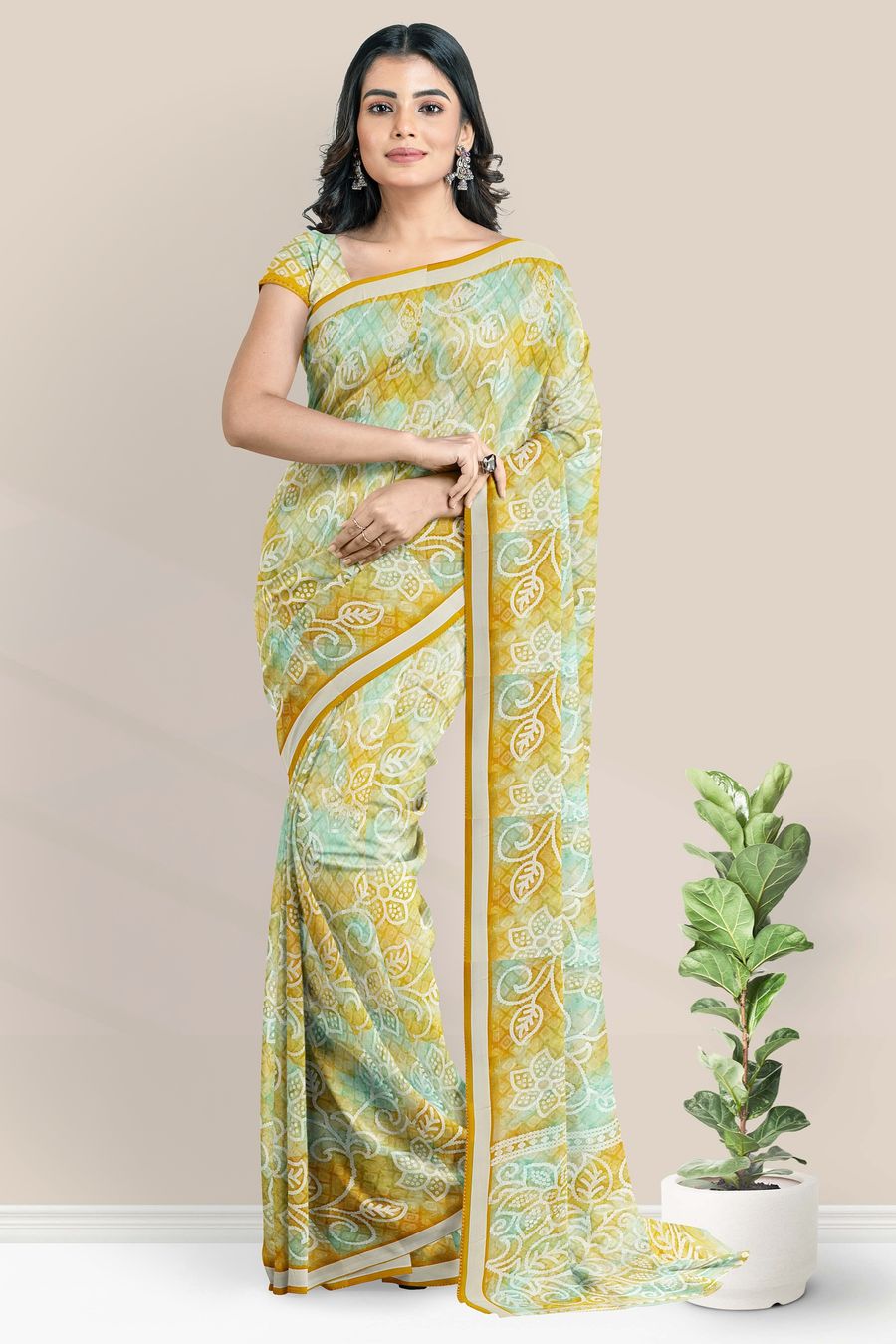 Yellow saree hi-res stock photography and images - Alamy