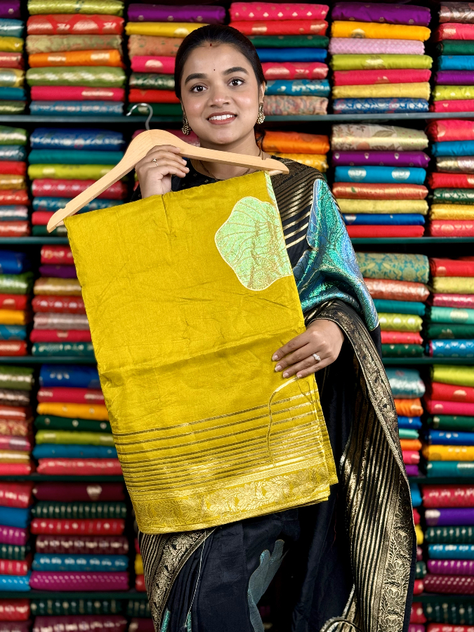 Munga Silk Floral Bunch Yellow Saree