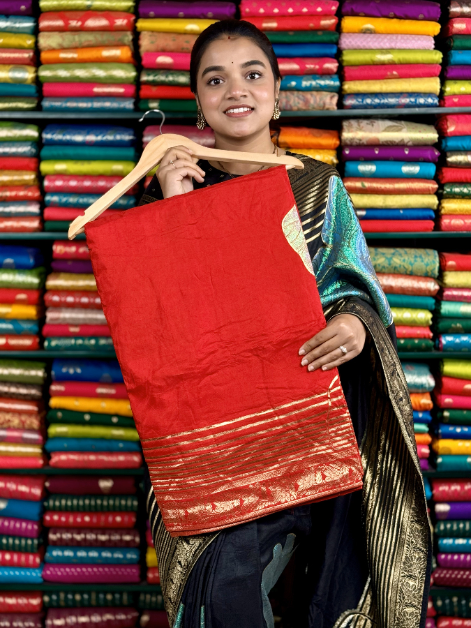 Munga Silk Floral Bunch Red Saree