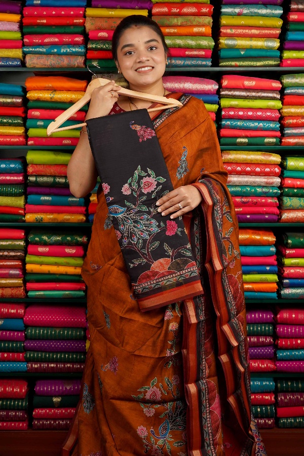 Soft Mangalagiri Silk Kalamkari Print Black And Red Saree
