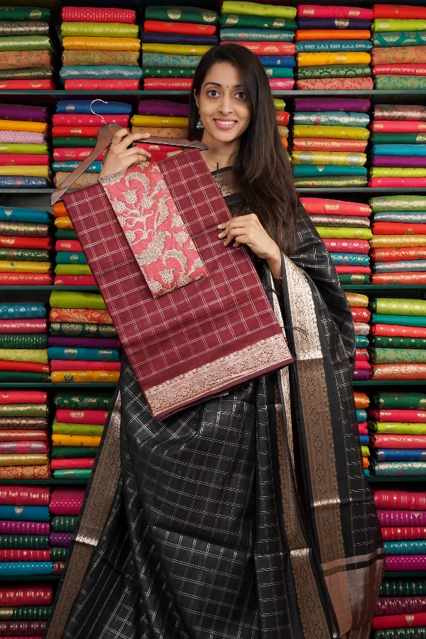 Semi Mangalagiri Checks Maroon And Peach Saree