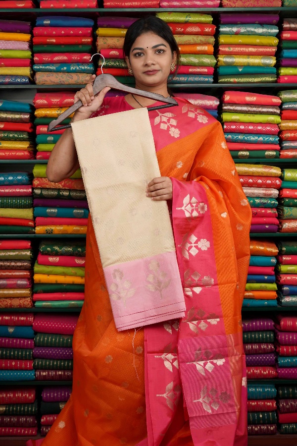 Kota Flower Butti Cream And Light Pink Saree